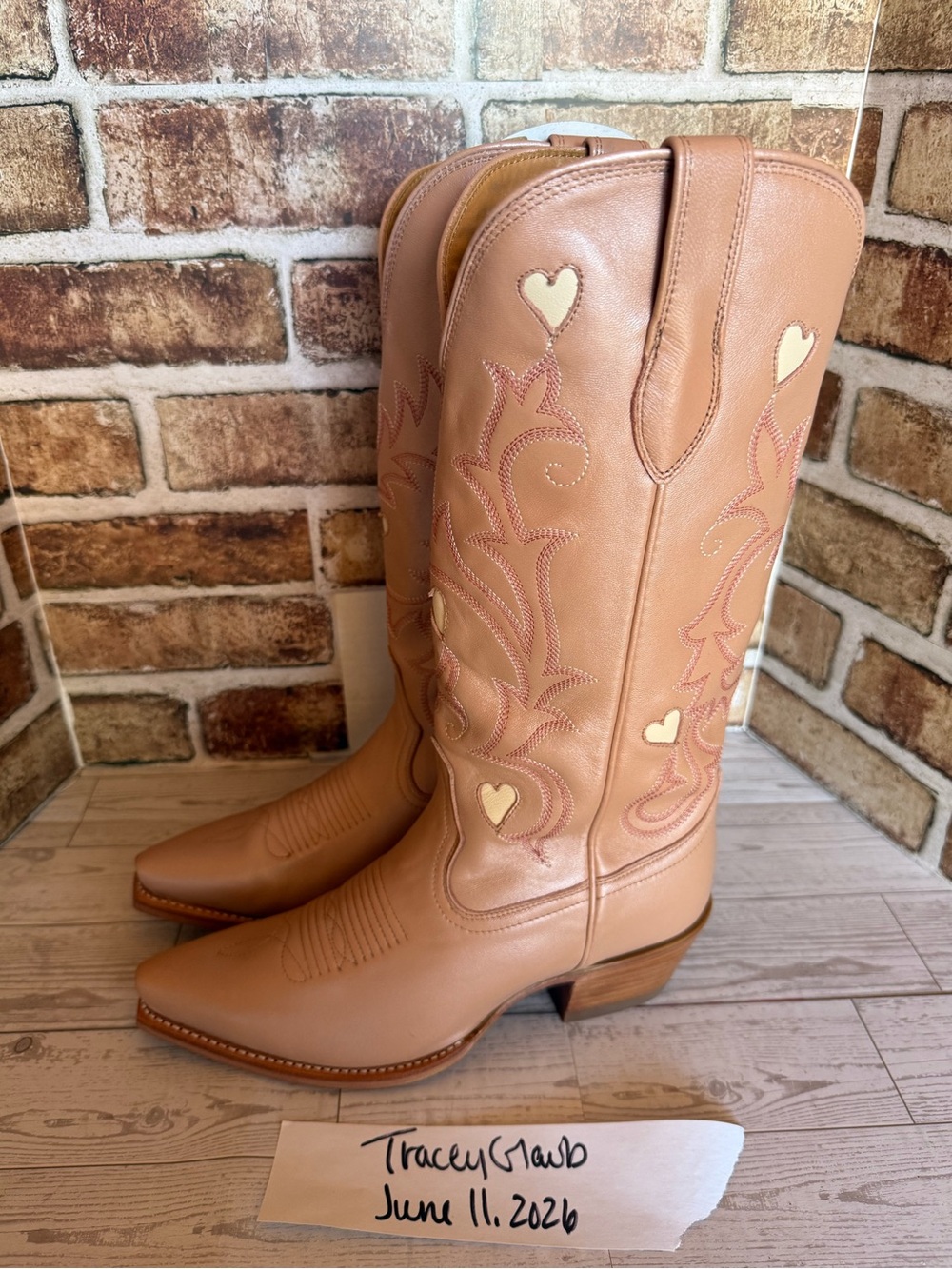 SOLD 


Tecovas annie hearts rose gold